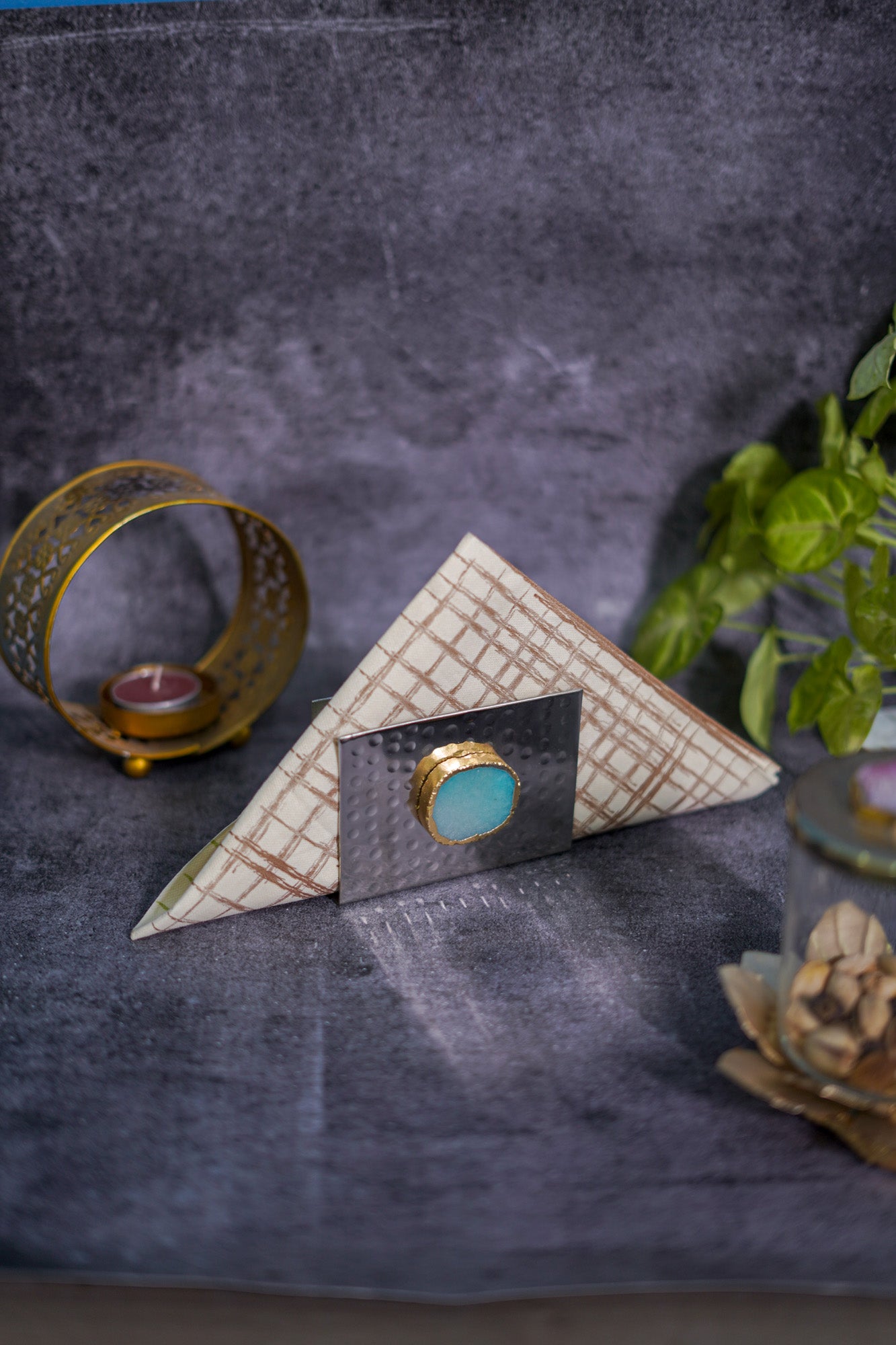 Metal Tissue Holder with Agate