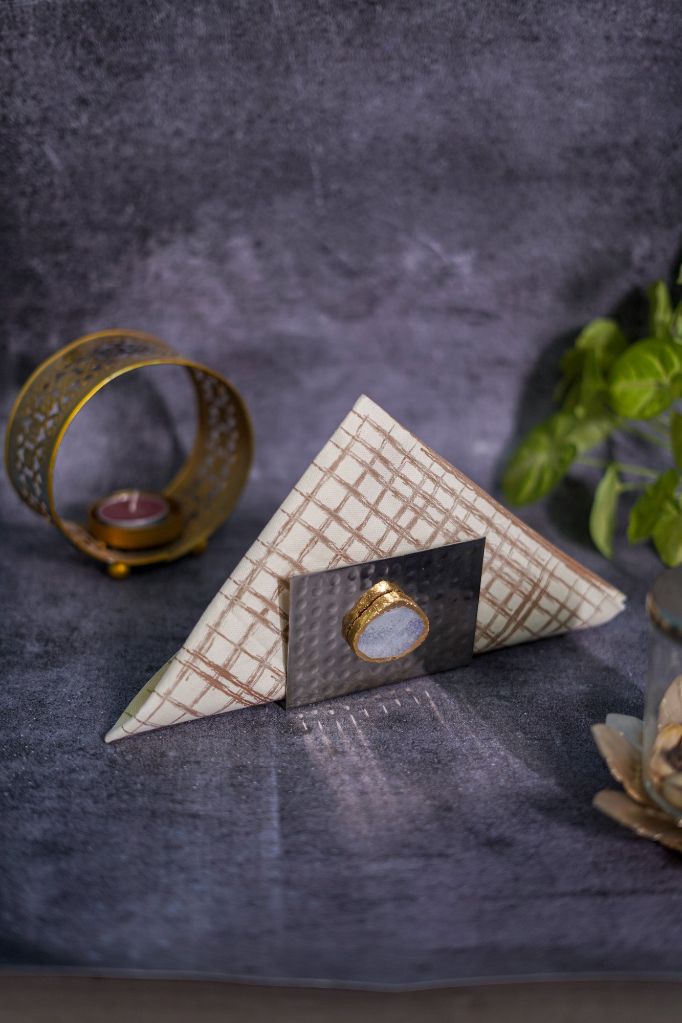 Metal Tissue Holder with Agate