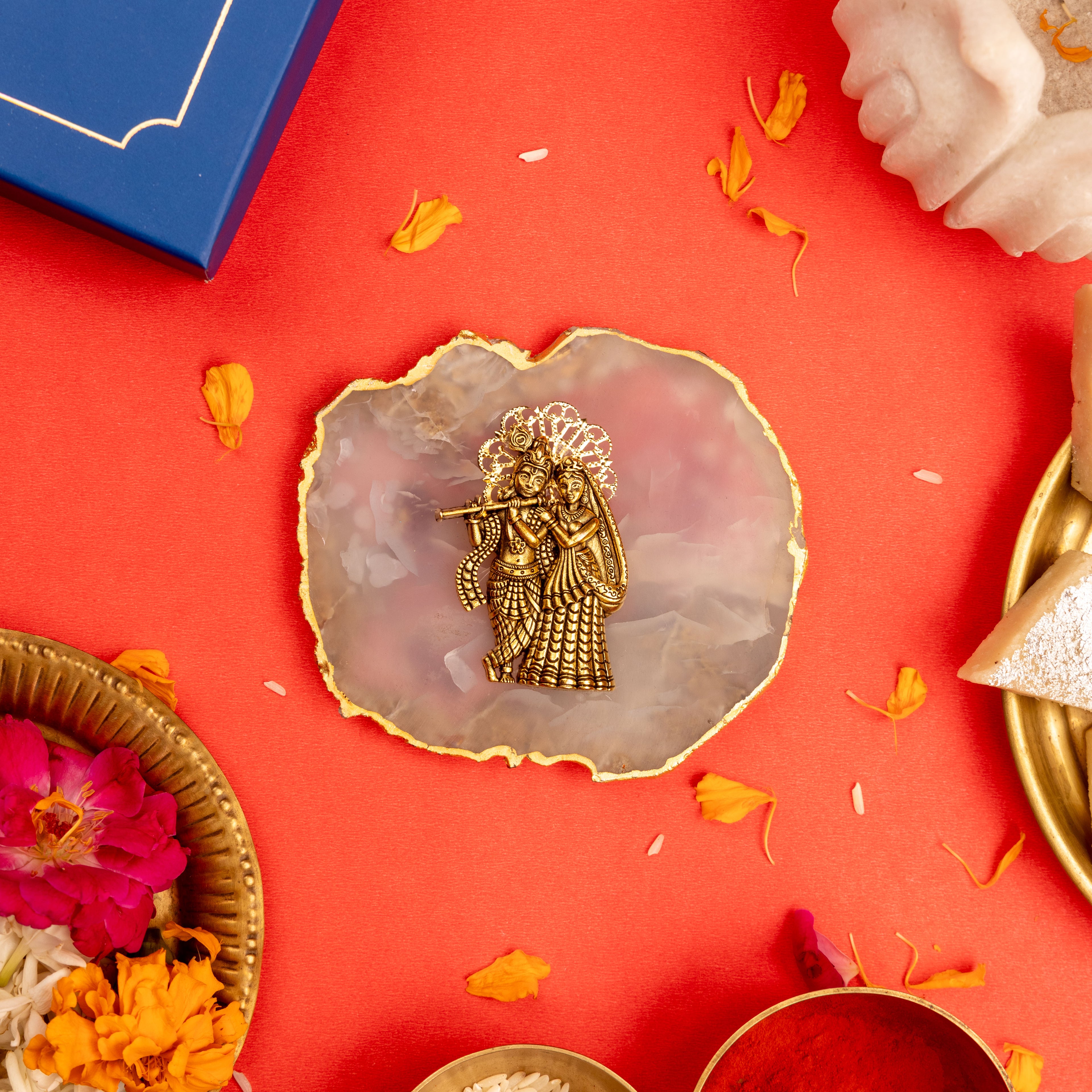 Agate Radhakrishna Showpiece Gold Platting Egdes With Metal Stand - Natural
