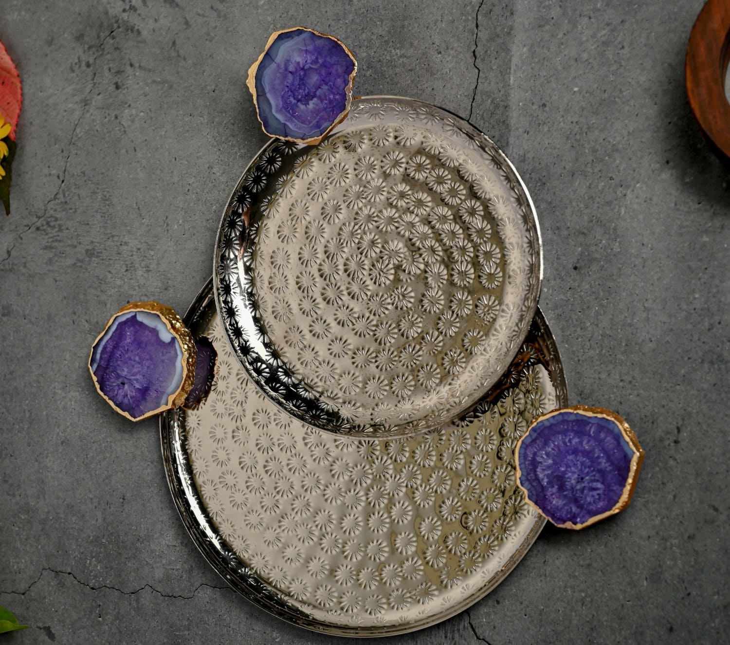 Round Aluminum Tray with White Agate