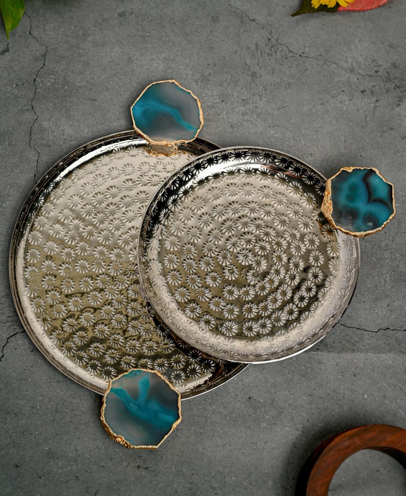 Round Aluminum Tray with Blue Agate