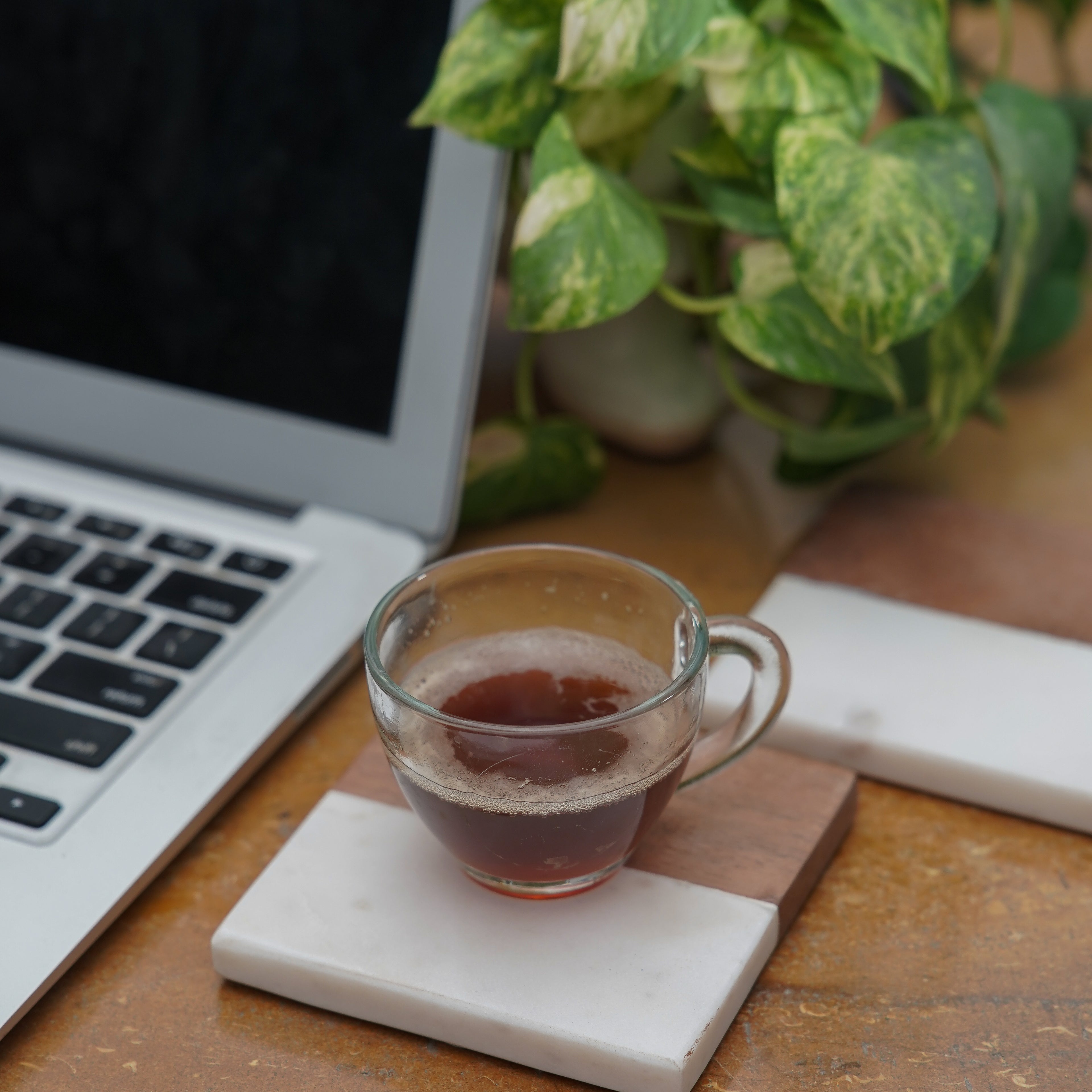 White  Marble and Wooden  Round Coaster