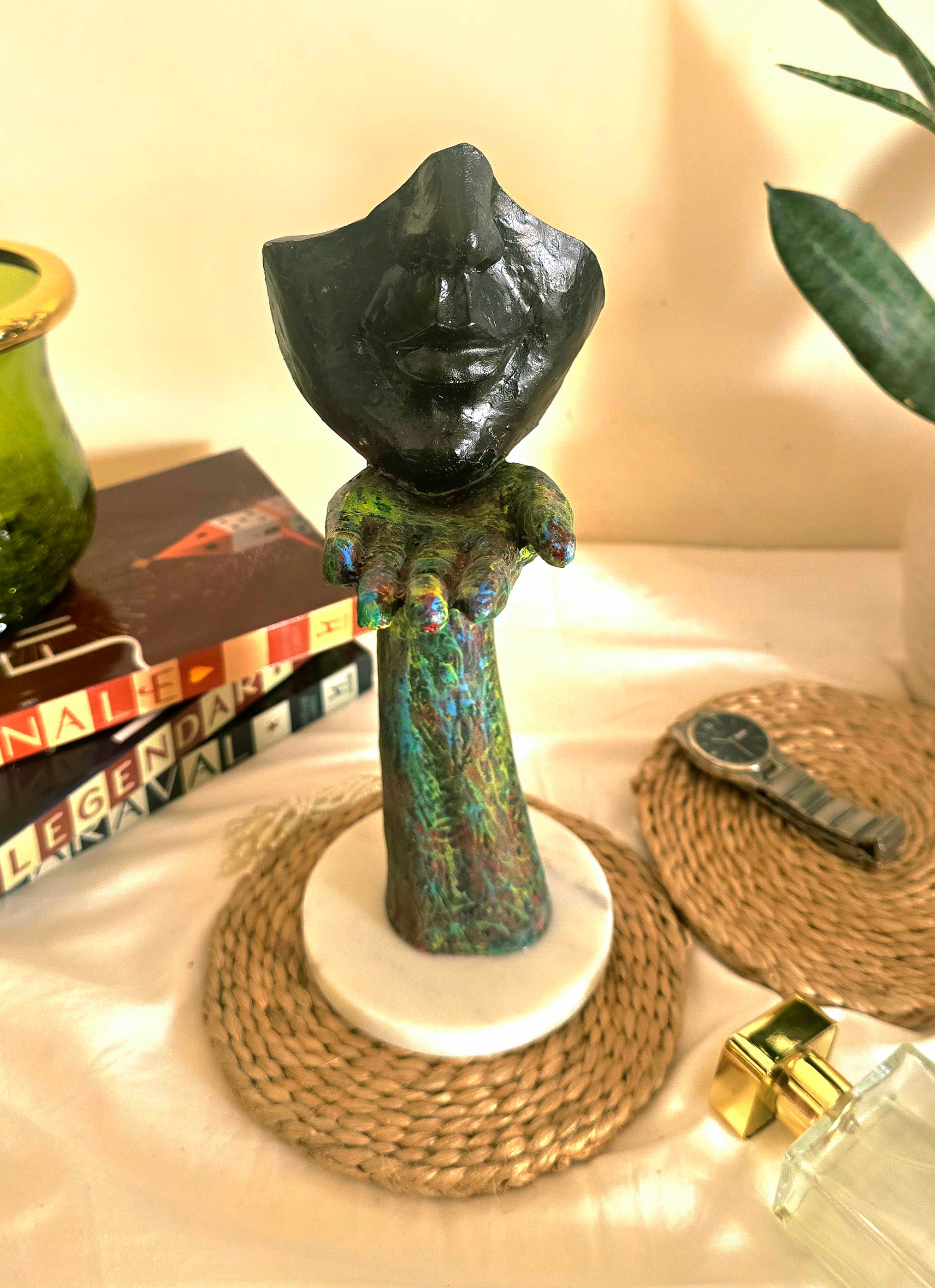 Black Golden Face Chin Hand Statue