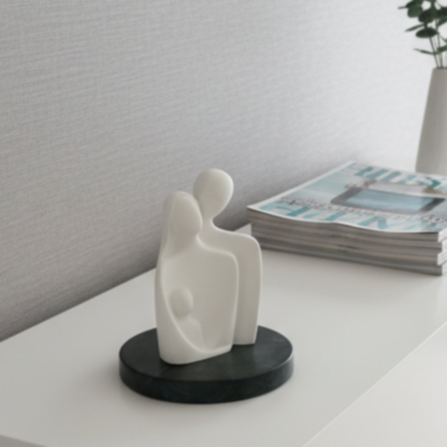 Abstract Family of 3 Figurine White